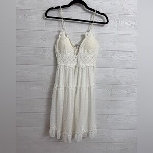 Justify Women’s White Lace & Chiffon Midi Dress. Size M